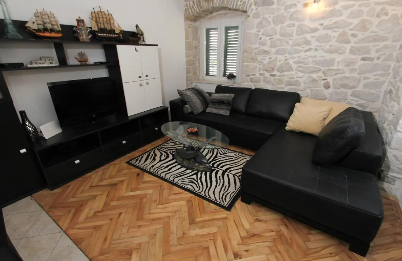 Modern Apt In The Stone House In The Very Center Kastela