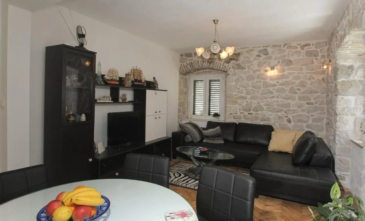 Apartment Modern Apt In The Stone House In The Very Center Kastela Croatia