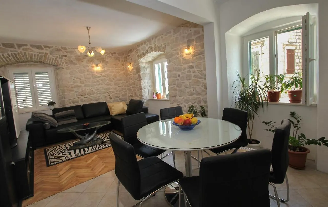 Modern Apt In The Stone House In The Very Center Kastela